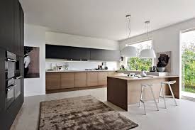 Ya sea en las vajillas que decoran, divertidos taburetes o como veréis todo un mundo para elegir qué encimera le va a mejor a nuestra cocina, ya sea de diseño, rústica o llena de color ¿os apuntáis a. 100 Ideas De Como Combinar Los Colores Para La Cocina Tendenzias Com
