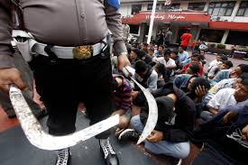 Siswa yang seharusnya belajar dan menambah ilmu pengetahuan agar dapat bersaing dengan bangsa lain. Tawuran Pelajar Di Jateng Tiga Meninggal Dunia Berikut Tawaran Solusinya Siedoo
