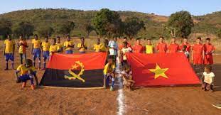 Nhóm Quang Linh Vlog làm việc tốt ở Châu Phi bị "nhận vơ" thành người Trung  Quốc