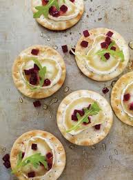 Craquelins Au Chevre Chaud Et Aux Betteraves Ricardo Recipe Recipes Goat Cheese Recipes Beet And Goat Cheese