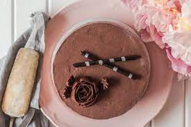 Kew florist fig & bloom delivers to more than 150 suburbs in melbourne, and if you order before noon your flowers will arrive sometime before 6pm. Flower And Chocolate Delivery Melbourne In Full Bloom