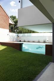 Votre Piscine Semi Enterree 30 Idees Creatives Piscine Verre Piscine Semi Enterree Piscine Hors Sol Originale