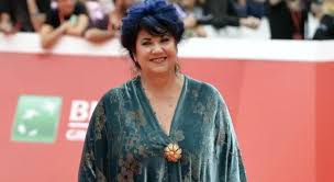 Danneggiato anche l'albero all'esterno del trianon, di cui la laurito è nel corso della sua carriera ha recitato in diverse pellicole di successo e presentato numerosi programmi degli anni '80 e '90. Chi E Marisa Laurito Compagno E Vita Privata Dell Attrice