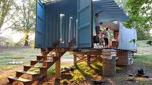 Quality construction, energy efficiency, flexible designs, quicker completion time and affordability. Pros And Cons Of Building A Home Out Of Shipping Containers Dengarden