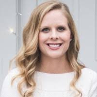 Amanda Sager's Instagram, Twitter & Facebook