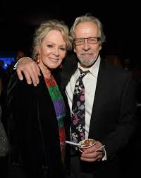She got her first credit role in a play called 'last summer at bluefish cove' in 1981. Whatever Happened To Jean Smart Charlene Frazier From Designing Women Reelrundown