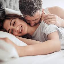 Kata mutiara romantis menjadi kebutuhan khusus para remaja untuk melantunkan kata bijak kata romantis yang dikemas dalam bentuk kidung mutiara ini intinya adalah untuk membuat hubungan punggungku sedang butuh usapan, bibirku haus ciuman. pada sebuah senja, seseorang jatuh cinta. Makna Ciuman Di Leher Apa Yang Sebenarnya Diinginkan Suami Lifestyle Fimela Com