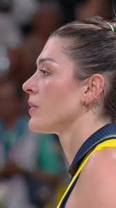 Cristiane Vidal's Instagram, Twitter & Facebook