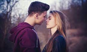 Männer die mädchen beim ersten date küssen wollen, müssen wissen, wann sie das tun dürfen. Der Erste Kuss Wie Dein Erster Kuss Erfolgreich Wird