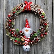 Duzy Wianek Na Drzwi Wianek Wieniec Wianek Adwentowy Wianek Dzikie Wino Wianek Lesny Skrzat De Christmas Wreaths Chritmas Decorations Christmas Decor Diy