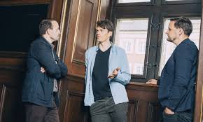Mosekongen er en dansk film fra 1950, med johannes meyer, poul reichhardt, tove maës og peter malberg. Ken Villum Jeppe Rindom Og Runi Mai Fintech Rockstars Techsavvy