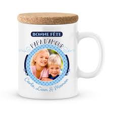 Cadeau Fete Des Peres Mug Personnalise Bonne Fete Papa D Amour Le cadeau est bleu foncé et son ruban est vert. cadeau fete des peres mug personnalise bonne fete papa d amour