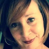 Julie Alden's Instagram, Twitter & Facebook