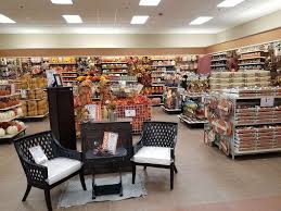 When ames acquired zayre, the company closed the southgate plaza store in 1990. Christmas Tree Shops 28 34 Broadway Route 1 South Lynnfield Ma 01940 Usa