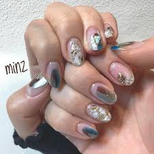 塗りかけネイル minz riho ご予約お問い合わせは お電話03 6380 4287か ホットペッパービューティで承ります nailminz minz nail nailart トレンドネイル ちぐはぐネイル 左右非対称ネイル 個性派ネイル ショー ぬりかけネイル 塗りかけネイル ネイル