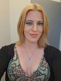 I got super lucky with my body shape etc, but I'd trade my boobs in a  heartbeat for a prettier face 😢