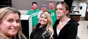 Shannon Kelley's Instagram, Twitter & Facebook