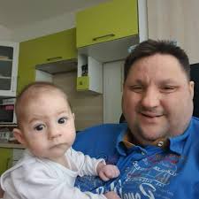 Reanne Evans MBE (born 25 October 1985) is an English professional snooker  player and a pundit for televised snooker coverage. She also competes