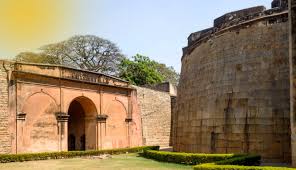 Karnataka High Court Issues Notice To ASI, State Govt On PIL Seeking  Protection Of Kempegowda Fort From Encroachments