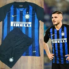 Camiseta a franjas azules y negras, pantalón negro y medias negras. Uniforme Inter De Milan Todas Las Tallas En Cali Clasf Deportes Y Nautica