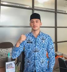 Foto.orang.paling ganteng tampan.di.bandung home facebook : Yuk Intip 5 Pns Ganteng Ini Bisa Bikin Cewek Cewek Gagal Fokus Minews Id