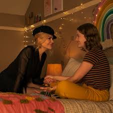 Un grupo de estrellas de teatro hilarantemente obsesionadas con sí mismas se adentra en un pequeño pueblo conservador de indiana en apoyo de una chica de secundaria que quiere llevar a su novia al. The Prom Review Showbiz Sanctimony And All That Zazz The New York Times