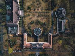 Wünsdorf selbst ist heute ein ortsteil von zossen, hat aber eine bewegte geschichte hinter sich inkl. Wunsdorf Haus Der Offiziere Pixelgranaten