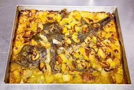 Chiudete il cartoccio con un secondo foglio di alluminio e. Rombo Al Forno Con Patate Con La Separazione Delle Cotture