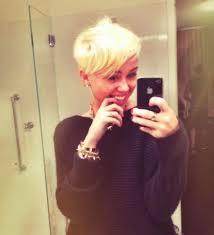 Joner debuted with her single sunrise, which was released in norway 4 may 2012 via production team element/mindcode records and. Miley Cyrus Tar En Alexandra Joner 730 No