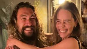 Momoa and clarke were a couple on game of thrones for only one season but they stayed friends in real life afterwards. Borplm4vr6yt M