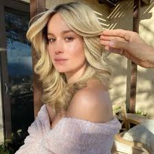 After seeing her performance in charlie's angels, many ladies desired to have a hairstyle just like farrah had in the movie. Farrah Fawcett Inspired Hair Is Trending Here S How To Make The Style Your Own Popsugar Australia