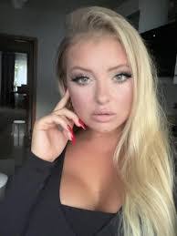 Lisa Paschke's Instagram, Twitter & Facebook