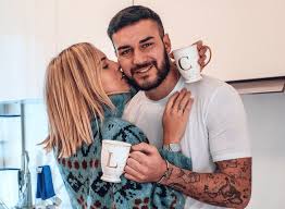 Hepatitis c virus (hcv) is a major cause of chronic hepatitis and liver carcinoma and new therapies based on novel targets are needed. Uomini E Donne Lorenzo E Claudia Si Sono Lasciati Tutto Sparito Foto