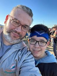 Armando Cerna's Instagram, Twitter & Facebook