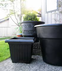 Tommy art carries a whole line of diy paints and products from mineral paints, metallic, hammered metal, shine, texture, transfer gels and other special effects paints and coatings. Flutterflutter Plastic Planters Painting Plastic Spray Paint Plastic