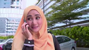 Ummi nazeera, aeril zafrel, izzue islam, wawa zainaldrama ini mengisahkan alisha, seorang gadis kampung yang telah diberikan ujian percintaan yang b. Highlight Episod 1 Patahnya Sebelah Sayap Youtube