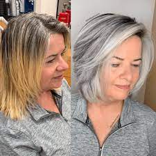 Capelli sale e pepe, grigi o un silver da far invidia? Come Tornare Ai Capelli Bianchi E Smettere Di Tingersi Tornando Al Naturale