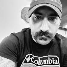 Who can set a wood pole and trench for Starlink setup in Kirbyville?