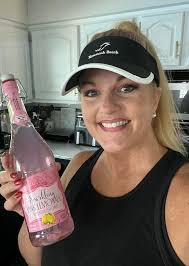 🍋 this lemon ice cream from Aldi so good y'all!