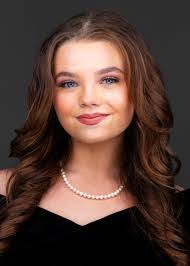 Elisabeth Weaver's Instagram, Twitter & Facebook