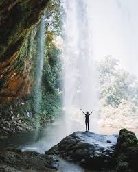 In a region known for its abundance of epic waterfalls, tamul waterfall, or cascada de tamul puente de dios is one of the more famous waterfalls in the area. 10 Unbelievable Places To Visit In Chiapas Mexico