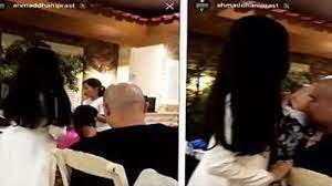 Dari foto yang dibagikan, mulan jameela dan umi pipik nampak sedang asyik berolahraga treadmill. Sosok Putih Berambut Panjang Di Sebelah Ahmad Dhani Hebohkan Netizen Serem Amat Halaman All Tribun Jambi