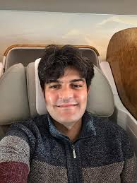 🔔[갑작스러운 귀국 소식! 잠시나마 만나요]📣 몇 달 전 갑자기 한국을 떠나게 되어 많은 친구들을 만나지 못해 아쉬웠는데, 뜻밖에도  다시 한국에 돌아오게 되었어요! 몇 시간 후면 한국에 도착할 예정입니다. 다들 너무 보고 싶고,