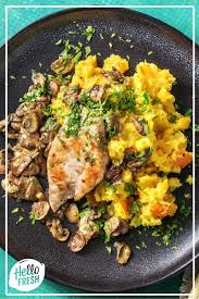Filet De Poulet A La Mediterraneenne Et Sauce Aux Champignons Recette Hellofresh Recept Kipfilet