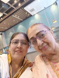 Happy Anniversary Munaf Khatri and Asma. Once again waiting for a vacation  to spend more time with my near and dear ones🥰🥰