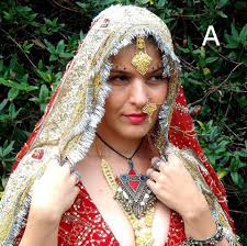 I recently attended a wonderful exhibition curated by  Styleographbychikkygoenka where I had the pleasure of meeting the talented  designers of Itrh As I explored their collection, I came across a stunning  piece -