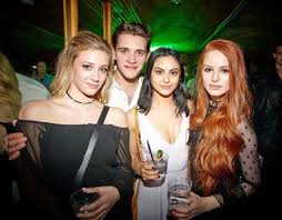 Descoperă și Partajează Cele Mai Frumoase Imagini Din Intreaga Lume Riverdale Cast Riverdale Betty Riverdale