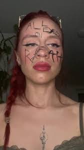 Roseanna Lee's Instagram, Twitter & Facebook