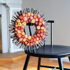 Our Safari Strawflower Wreath Boasts Cheerful Shades Of Yellow Amber Scarlet And Violet Against A Sunburst S Handmade Christmas Wreaths Wreaths Wreath Decor
