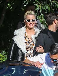 After first blossoming (blooming?) in the january 2016, bloom and perry's relationship was marked by futile bloom and perry were friends for several years before they became a couple, but it looks as if their relationship (hashtag. Katy Perry And Orlando Bloom Celebrate Engagement With His Son Flynn Hello